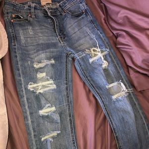 RIPPED JEANS